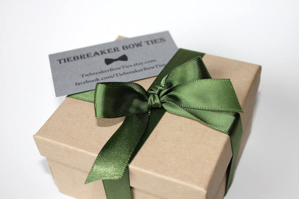 Green Reindeer Adult Bow Tie